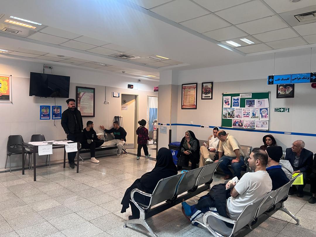 برپایی غرفه اطلاع‌رسانی تغذیه سالم در بیمارستان سردار سلیمانی